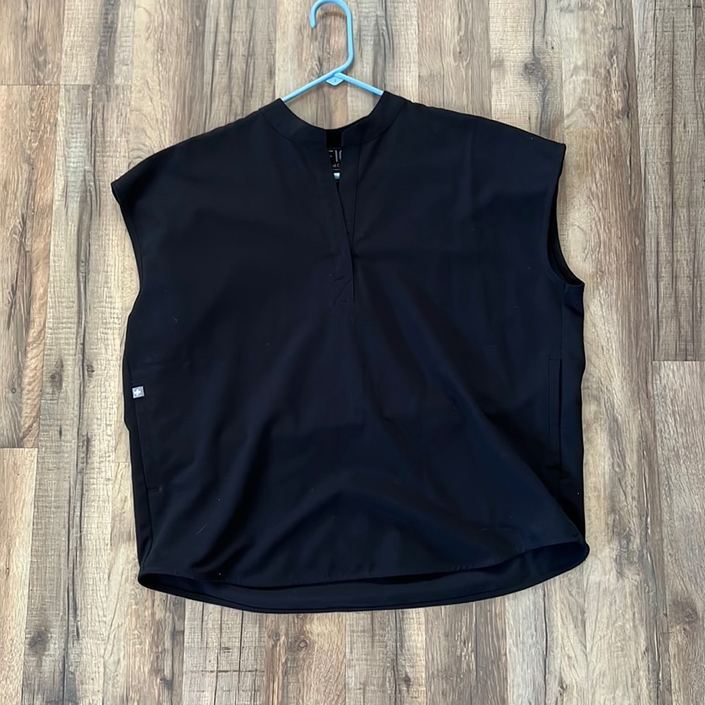 Women’s fig scrub top